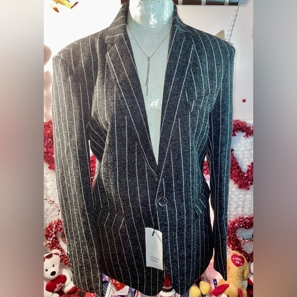 chartou Jackets & Blazers - NWT Lined Chartou Blazer Size Medium and includes shoulder pads